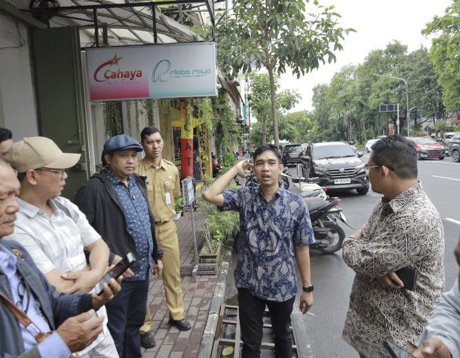 Baliho Tanpa Izin Nongol di Jantung Solo, DPRD: Ini Bisa Bocorkan PAD!