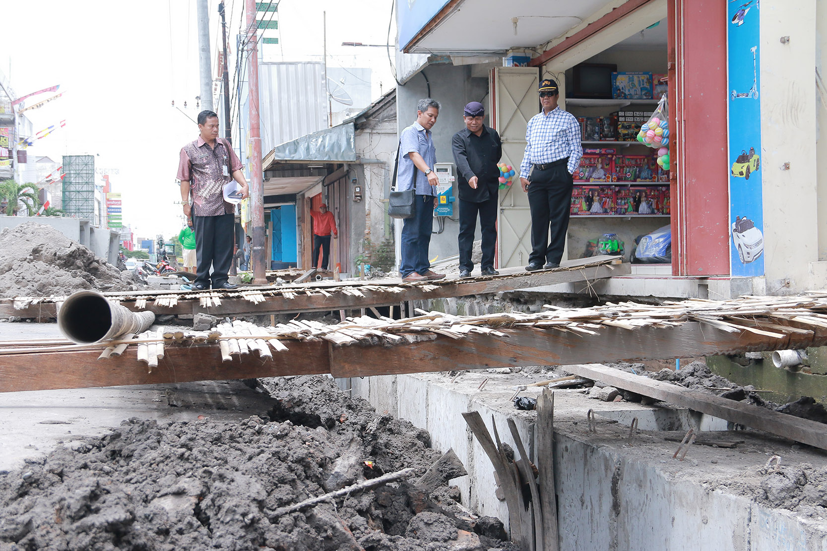 Sidak Komisi II Perbaikan Drainase