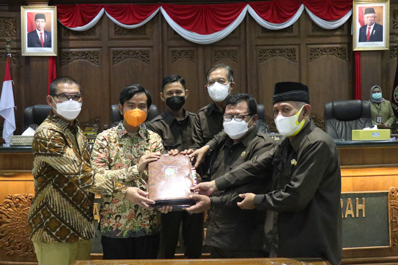 Sah ! DPRD dan Wali Kota Surakarta Setujui Dua Raperda Prioritas