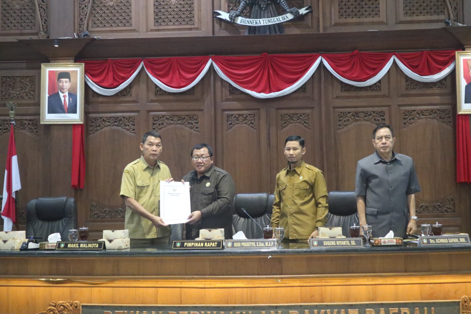 Wali Kota Jawab Pertanyaan Fraksi DPRD Surakarta Terkait Dua Raperda