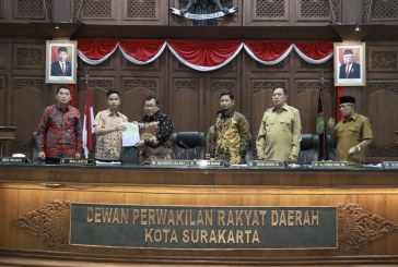 Gibran Sampaikan LKPJ TA 2022 di DPRD