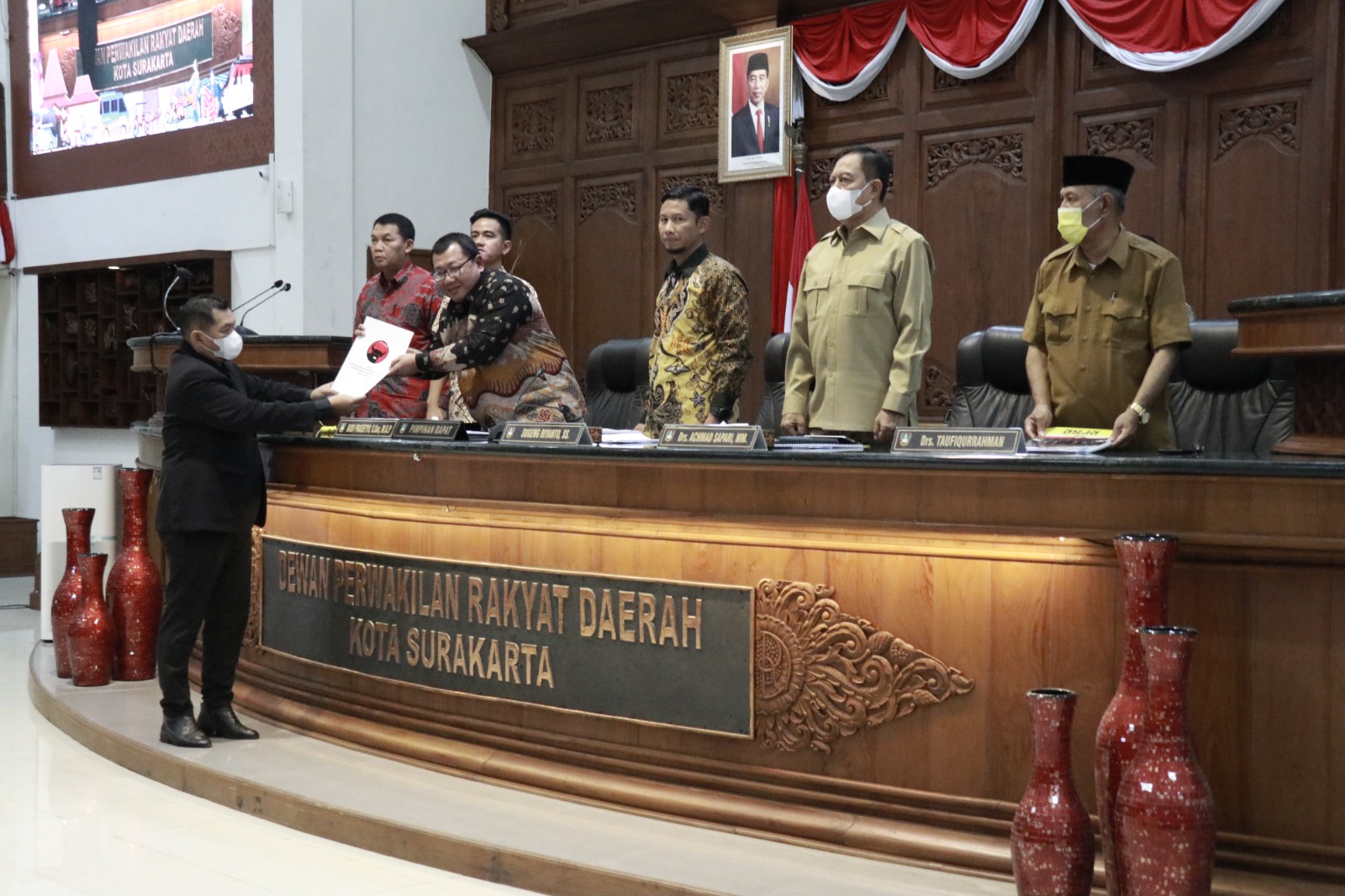 Sejumlah Fraksi di DPRD Surakarta Puji Kinerja Gibran – Teguh
