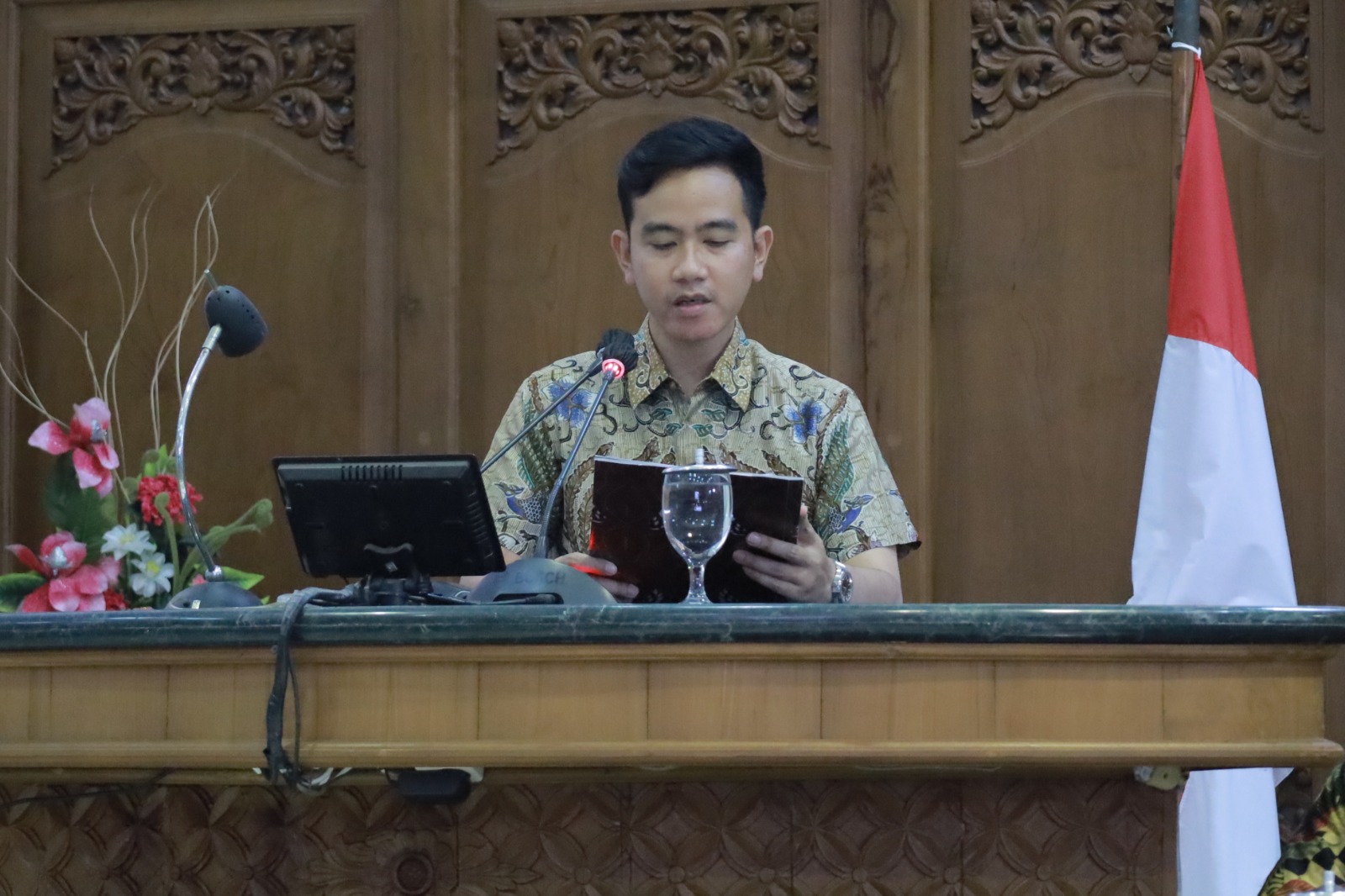 Gibran Sampaikan Nota Keuangan Perubahan APBD 2023