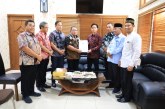 RESMI – Wali Kota Surakarta Serahkan Surat Pengunduran Diri ke DPRD