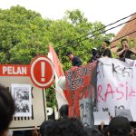 Duduki Gedung DPRD Kota Surakarta, Lautan Massa Hitam-hitam Sampaikan Tuntutannya Tanpa Anarkis